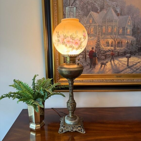 Antique Ornate Brass Parlor Oil Lamp W/ Cherubs Alabaster Base Hand Painted Glas - Picture 2 of 10